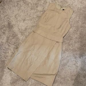 Sophisticated dress, perfect for work.